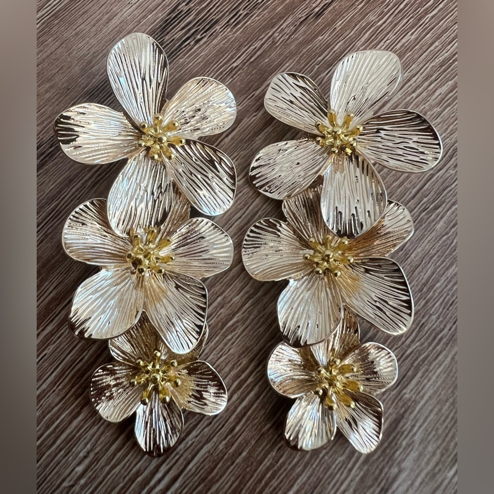 18K Gold Plated Large Chunky Flower Statement Earrings for Women New‎ - Picture 3 of 3
